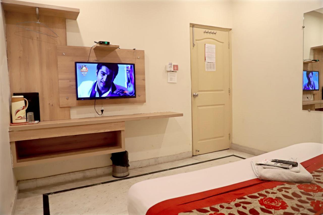 Hotel Klick International At "5 Min Walking " From New Delhi Railway Station Exteriör bild