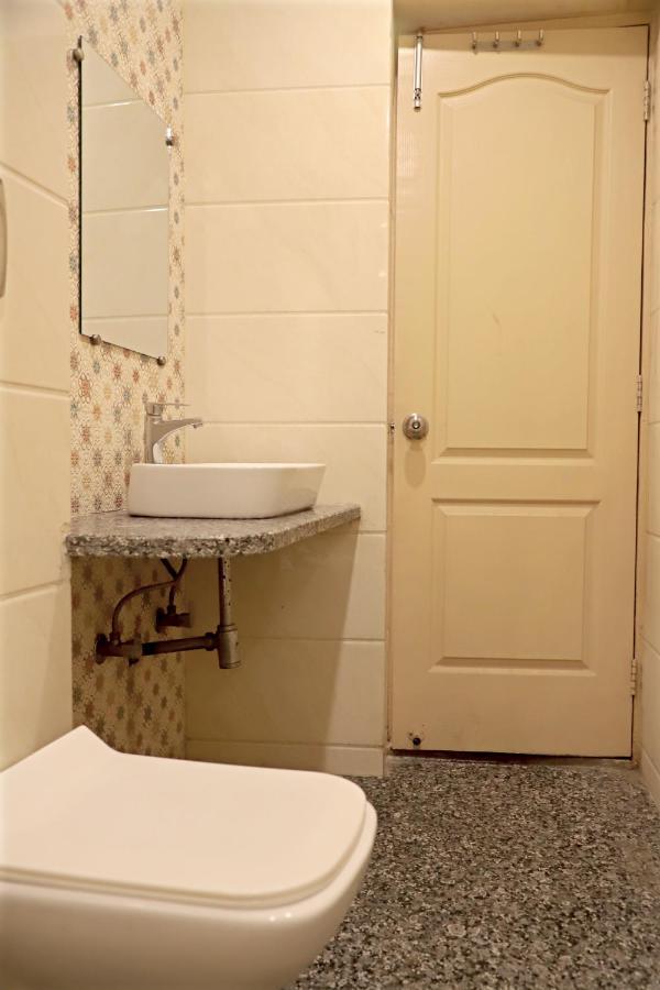 Hotel Klick International At "5 Min Walking " From New Delhi Railway Station Exteriör bild