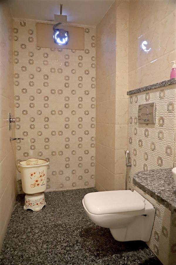 Hotel Klick International At "5 Min Walking " From New Delhi Railway Station Exteriör bild